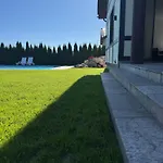 Апартаменты Amber House *